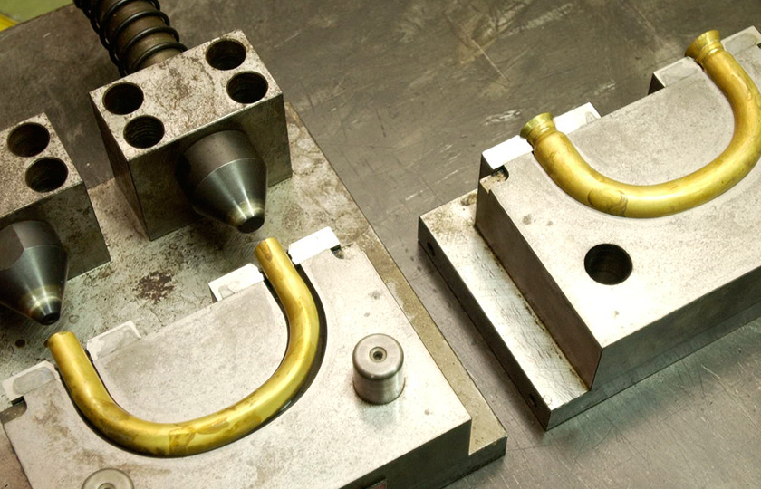A tube that has been processed and fit into its mold. The example on the left shows the initial state (with gaps between the tube and the mold).