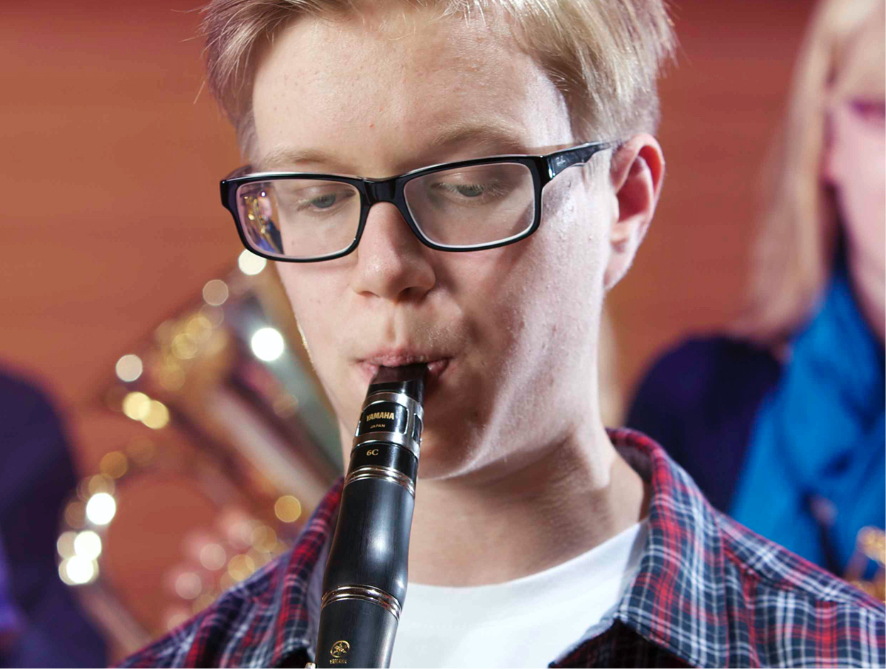 Musician using Yamaha Mouthpieces to play their instrument