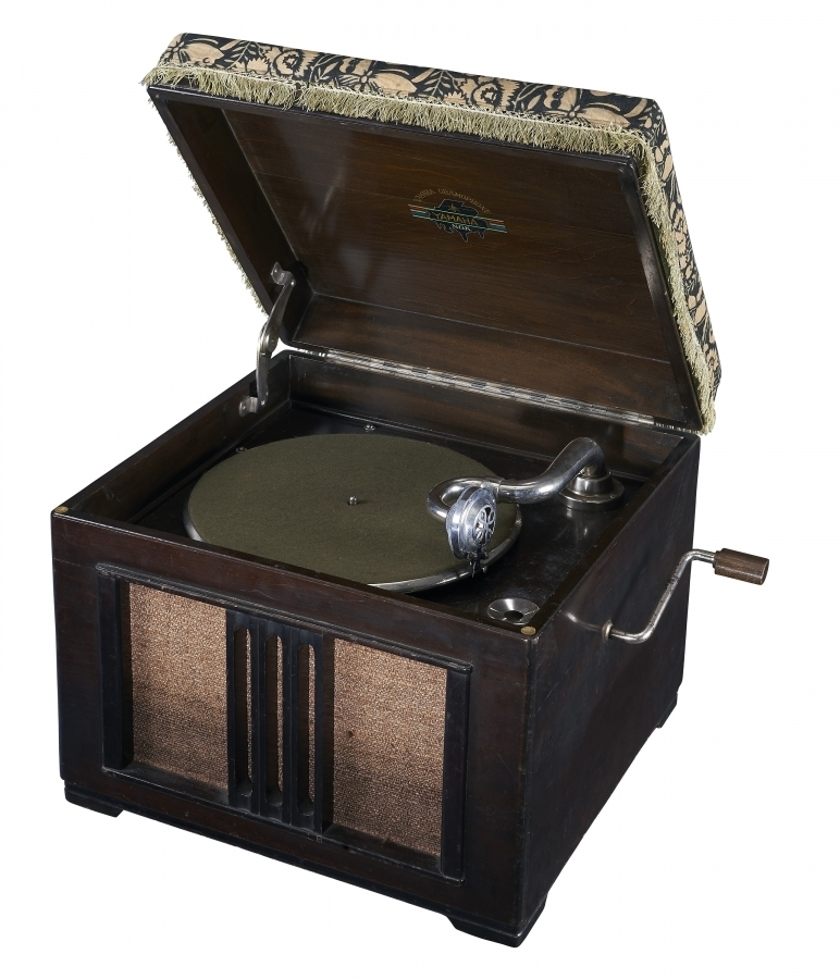 [ Image ] Hand－Wound Gramophone