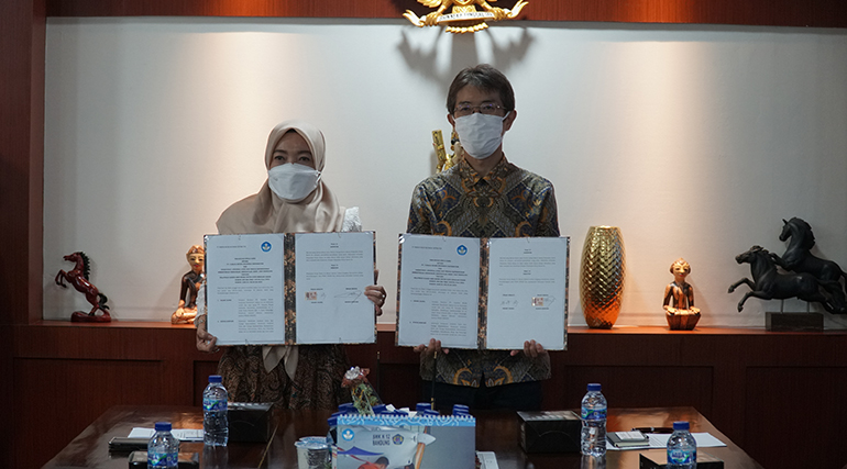 Signing ceremony for agreement to cooperate with “Strengthening Character Education”