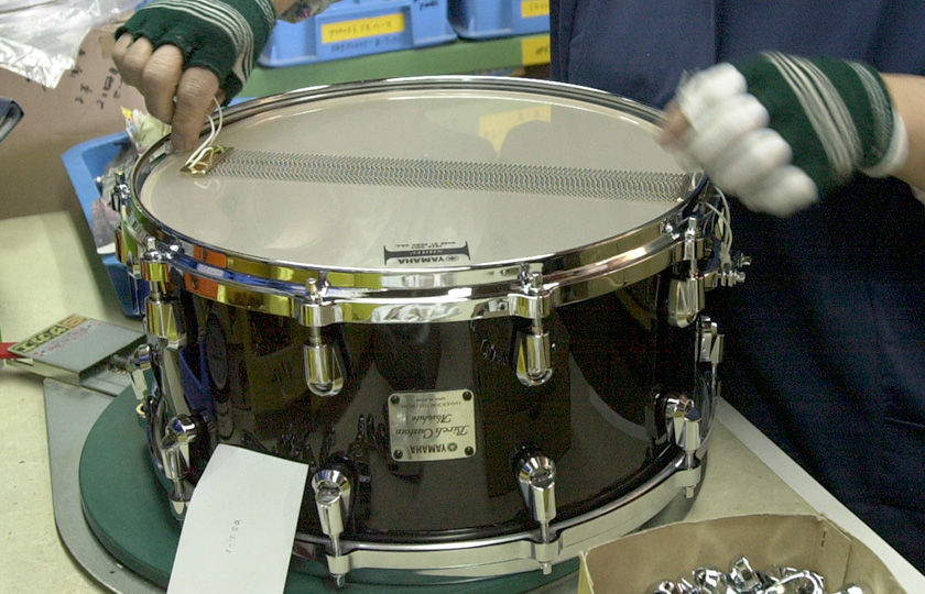 Assembling a snare drum