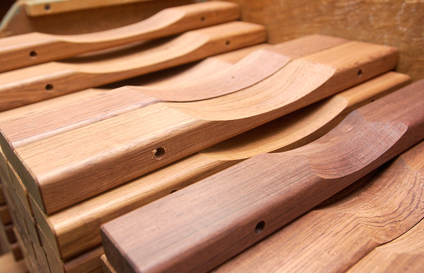The undersides of sanded tone-plate materials have various shapes