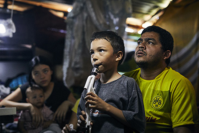 [ Image ] A participant, Luidison Morales Borja, practicing Venova and his family supporting him