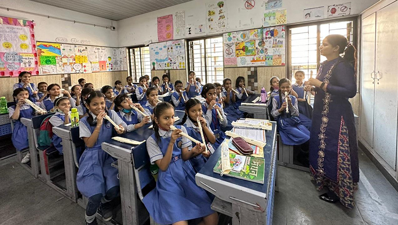[ Image ] Classes at public primary school in India