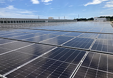 [ Image ] 1.4-MW Solar Power Generation System in Operation at Yamaha Kakegawa Factory<br>
Achieving an Annual CO<sub>2</sub> Emissions Reduction of Approximately 600 Tons