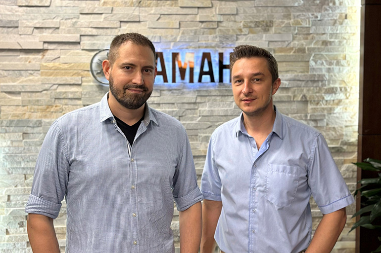 [Photo] Two Yamaha Music Gulf staff members who worked hard to donate musical instruments