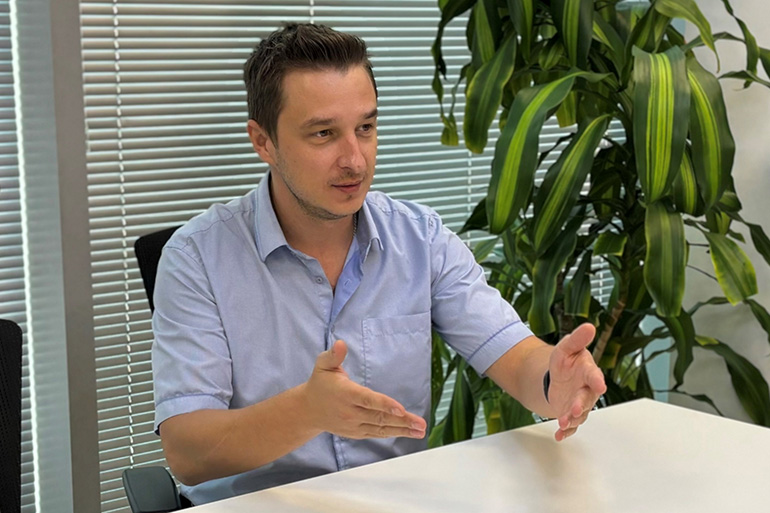 [Photo] Illya Fedorak recalls his time as a professional musician in Ukraine.