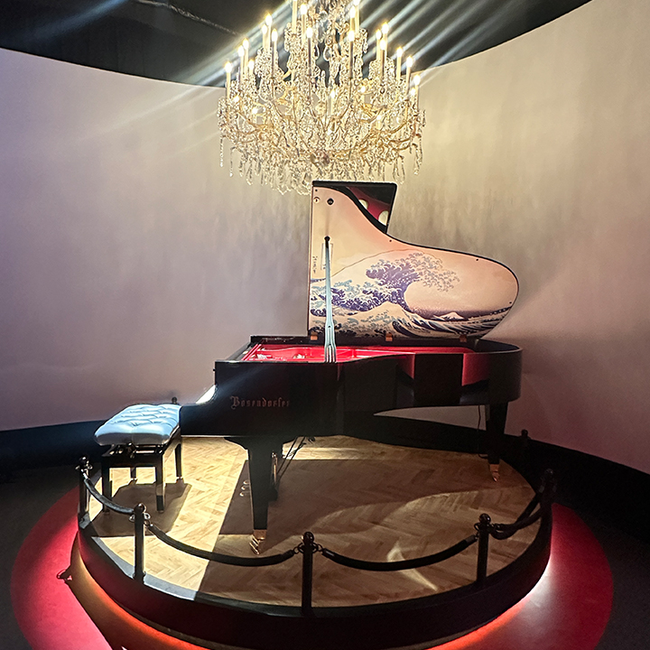 [Image] Bösendorfer Grand Piano The Great Wave off Kanagawa