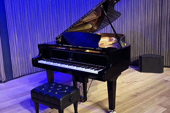 [Image] Hybrid Piano Disklavier S6X-ENPRO
