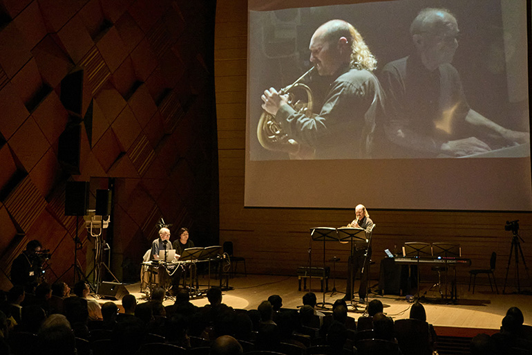 [Photo] Dr. Chowning performing at the “Yamaha Synth 50th Anniversary Concert” hosted by Yamaha (2025)