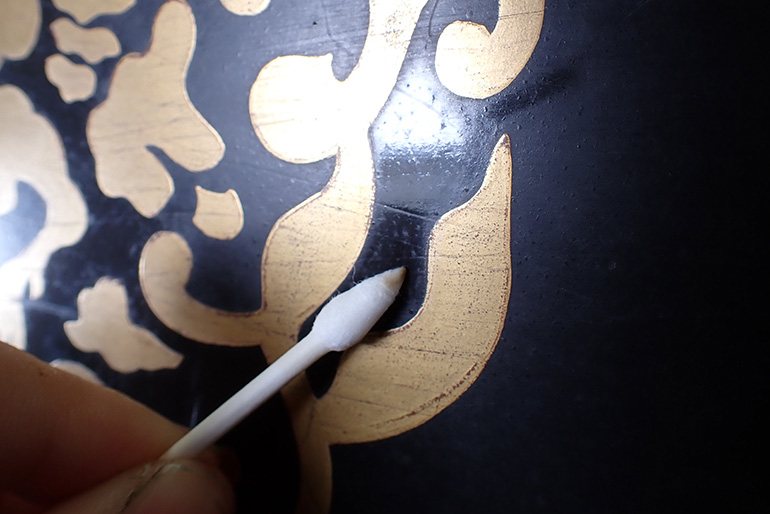 [Photo] Fine cotton swab used around the maki-e design