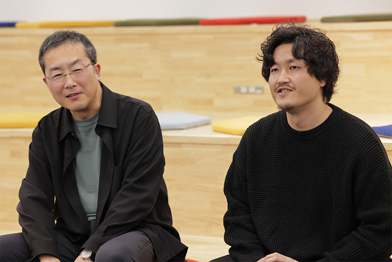 [Image] Photograph of developers in an interview