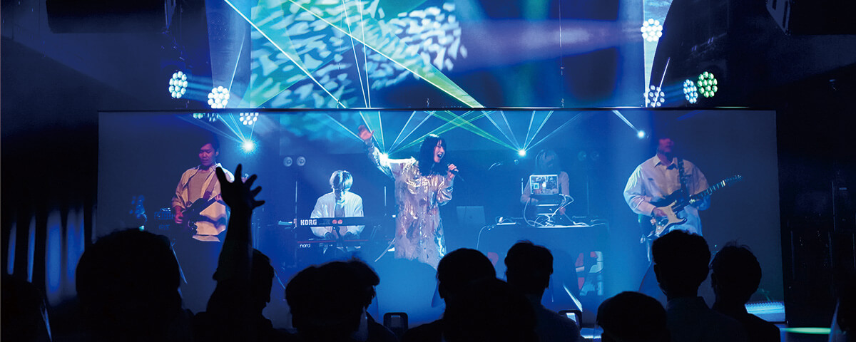 [ Thumbnail ] Fans enjoying the Distance Viewing performance by the music duo ORESAMA (October 19, 2020)