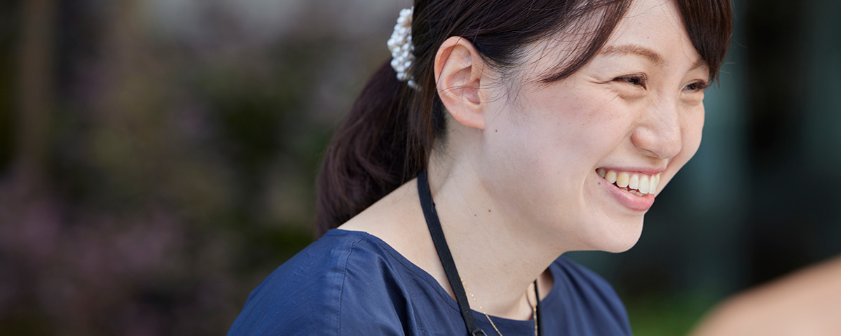 [ Thumbnail ] Haruka Kaigai, who organizes “mokuiku” (wood use education) as part of the OTONOMORI (Forest of Sound) Project