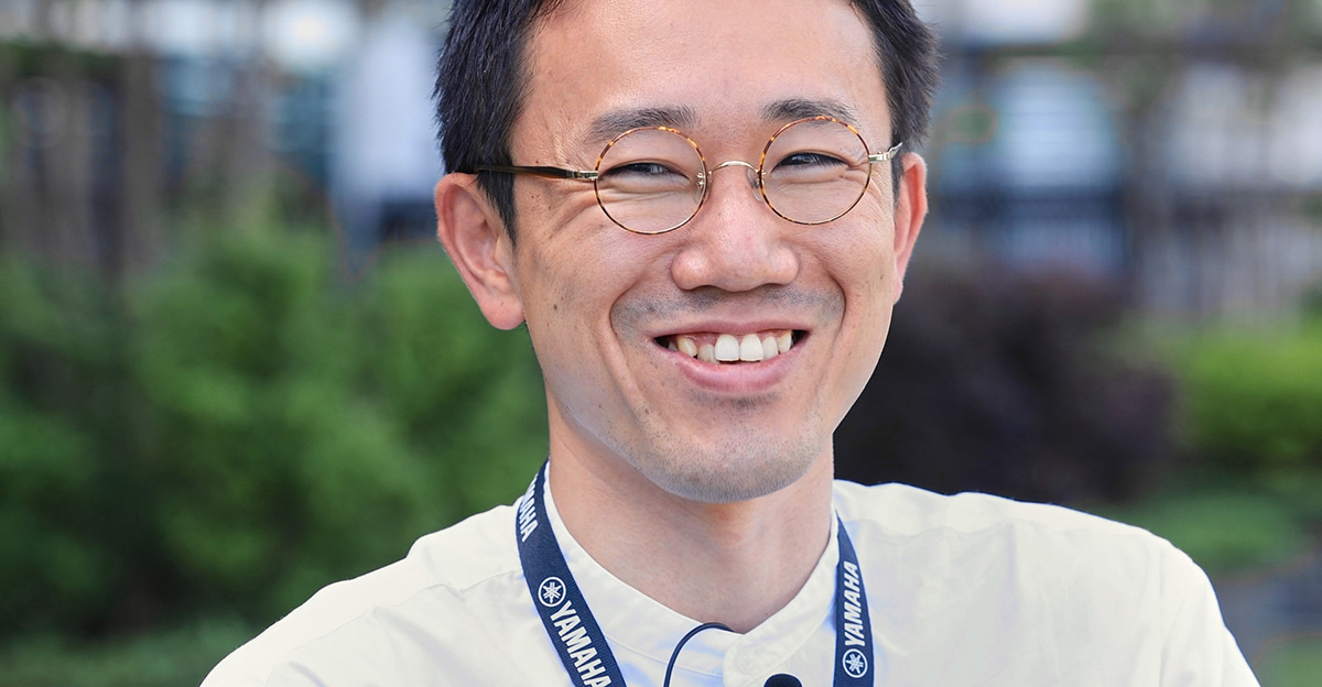 [ Thumbnail ] Shingo Ekuni from the Guitar Strategy Planning Group, Guitar Division