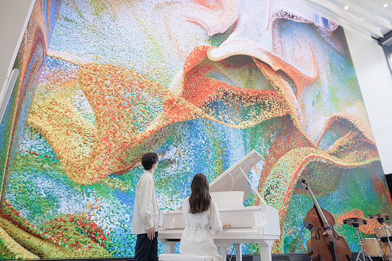 [ Thumbnail ] “AI Duo Piano” guides your playing with lights, while AI provides a beautiful, responsive accompaniment