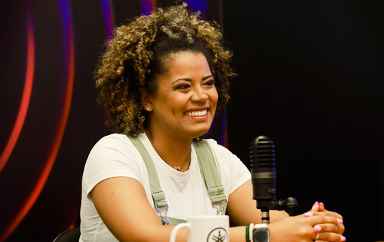 [Thumbnail] Estefane Santos