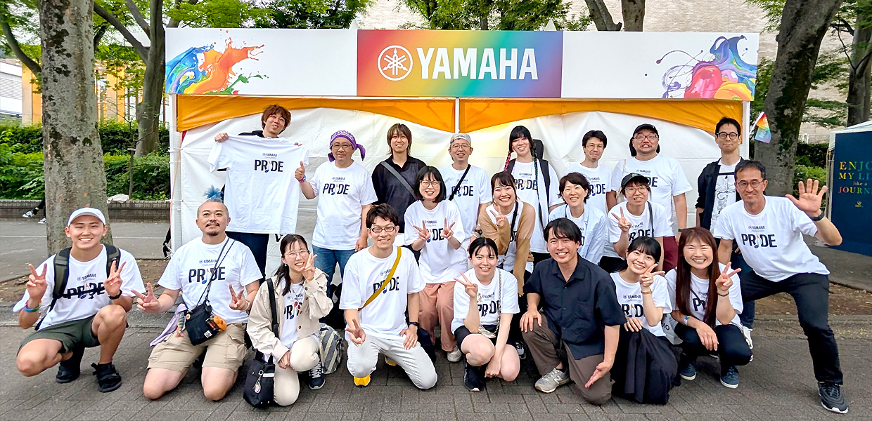 [Photo] Yamaha Group employee volunteers with huge grins on their faces after the booth closed