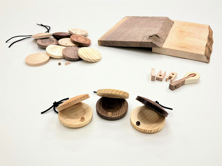 [Photo] Handmade castanets and materials used