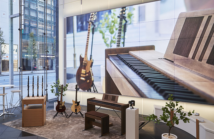 [Photo] “Musical Instrument Wood” Exhibition at the Yamaha Ginza Shop