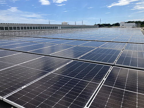 [Photo] Solar panels installed at the Kakegawa Factory