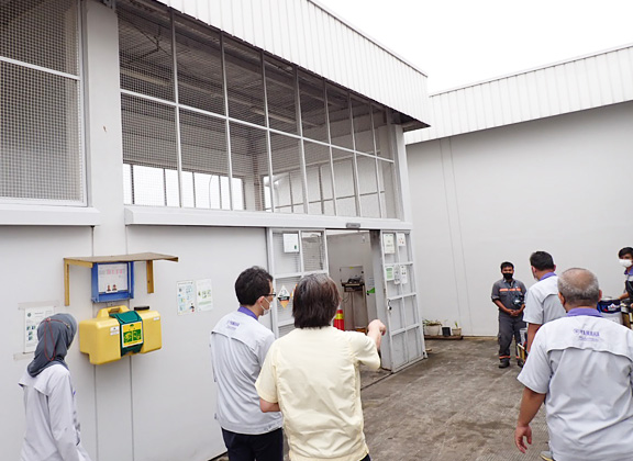 [Photo] Environmental audit conducted by auditing staff of the Environmental Division of Yamaha Corporation