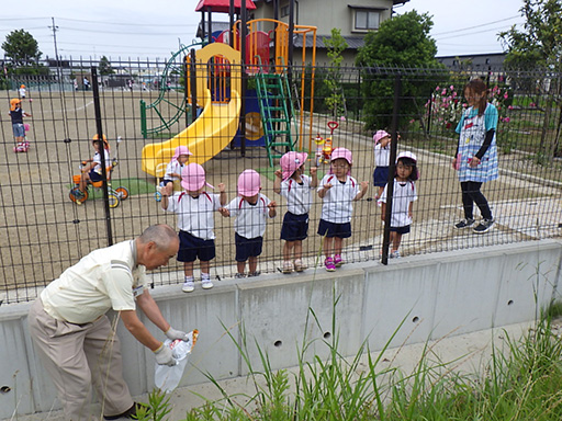 [Photo] Regional cleanup effort (Kakegawa Factory) 