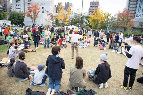 [Photo] Drum circle workshop (Minami-Ikebukuro Park in Toshima Ward)