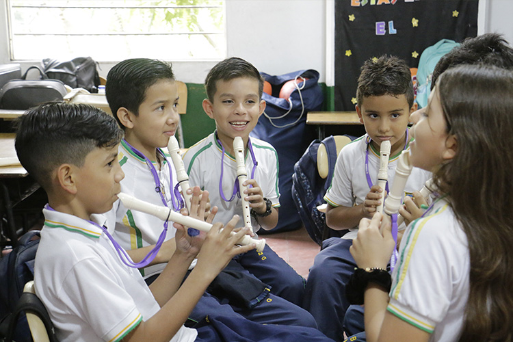[Photo] Music class in Colombia