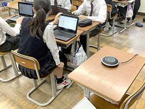 [Photo] Online class communicating voices of both teacher and students as well as the atmosphere of classroom