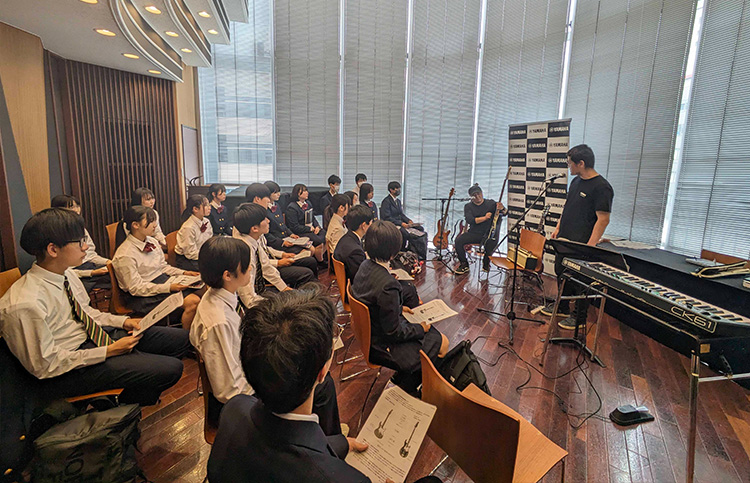 [Photo] Workshop on choosing an instrument for high school light music club (Japan) 
