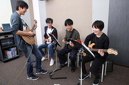 [Photo] Yamaha Music Lesson for Adults