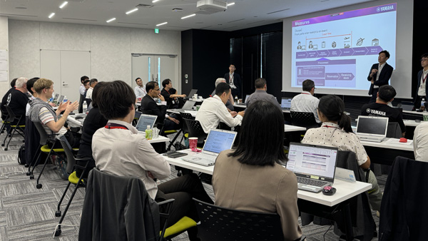 [Photo] International after-sales service management conference discussions