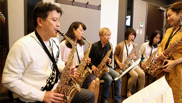 [Photo] Instrumental music lesson