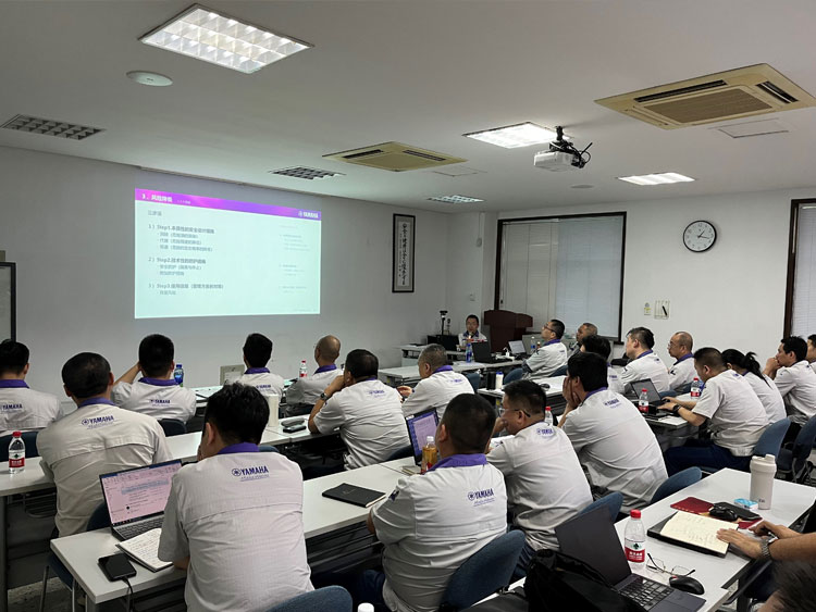 [Photo] Occupational health and safety education sessions at overseas bases