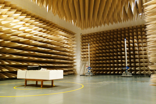[Photo] Anechoic chamber used for electromagnetic wave measurement