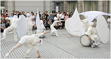[ Image ] Scenes from a performance by SLOW MOVEMENT #2