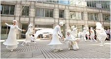 [ Image ] Scenes from a performance by SLOW MOVEMENT #7