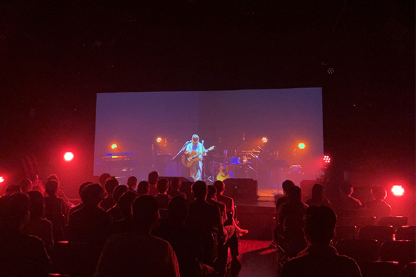 [画像] ステージを見ているかのような映像