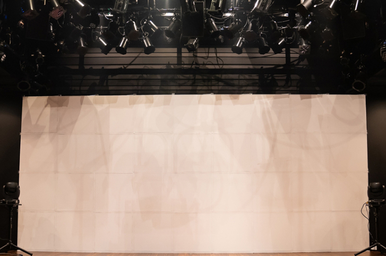 [画像] ライブハウスのステージ上使用例