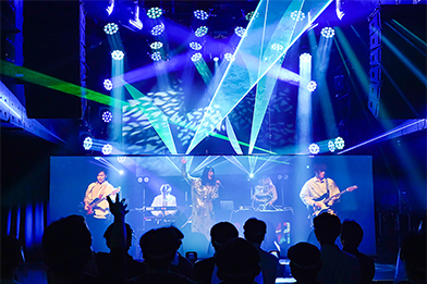 [サムネイル] Distance Viewing