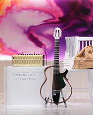 [ 画像 ] 『ヤマハの好奇心』展示写真　“「たまに弾く」のが、いつもになったね”