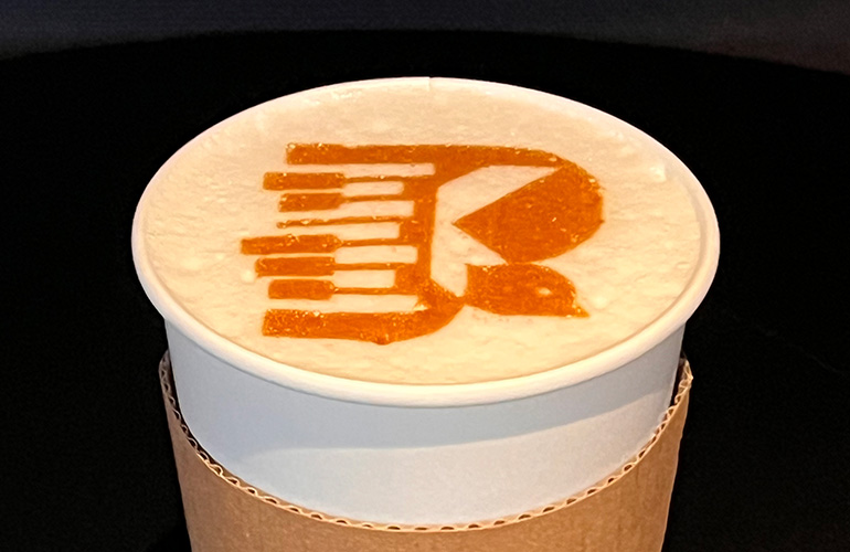 [画像] けいちゃんロゴラテアート