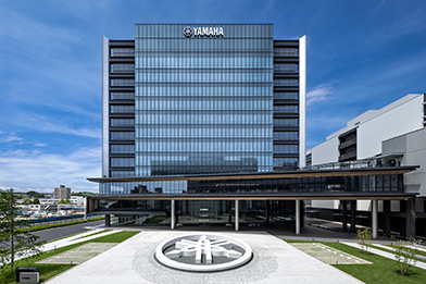 [写真] ヤマハ株式会社オフィス棟（本社22号館）
