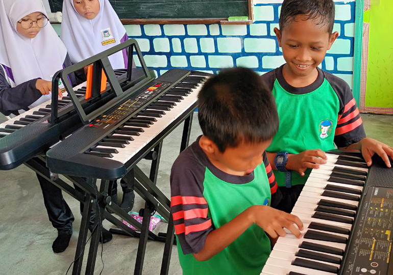 マレーシアにおける取り組み事例 、キーボードを使った音楽の授業