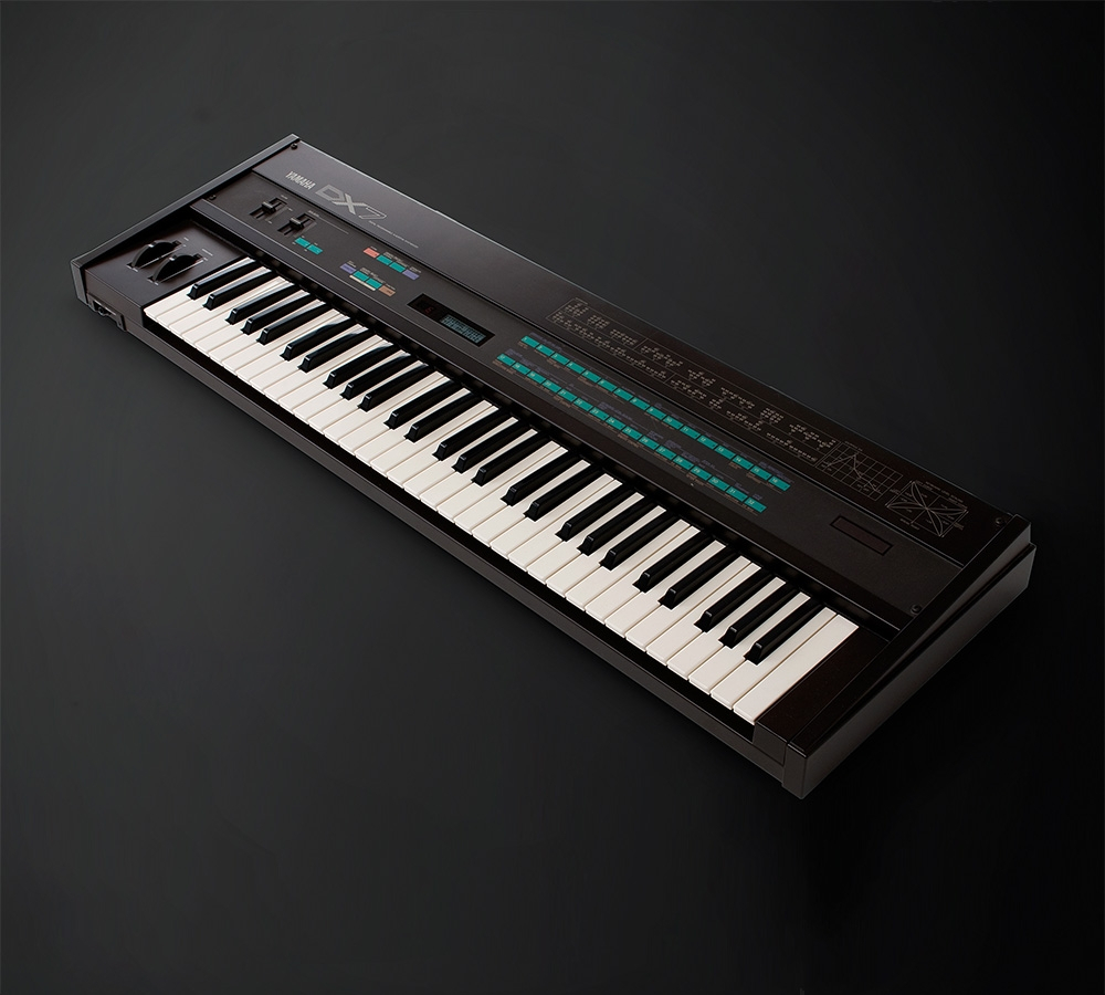 DX7 - 鍵盤楽器・音楽制作 - 展示コレクション - INNOVATION ROAD 
