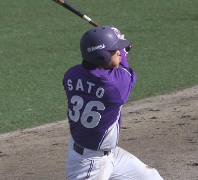 [ 画像 ] ２塁打を含む２安打を放った佐藤選手(人事部所属)。