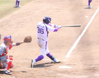 [ 画像 ] 貴重な追加点となる2塁打を放った佐藤選手