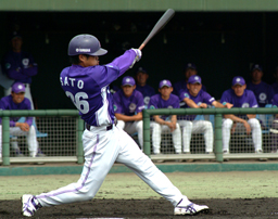 [ 画像 ] この試合２安打と気をはいた佐藤選手。