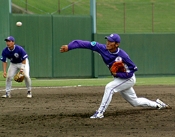 [ 画像 ] 5回裏から9回表まで無失点と好リリーフをした鈴木裕司投手